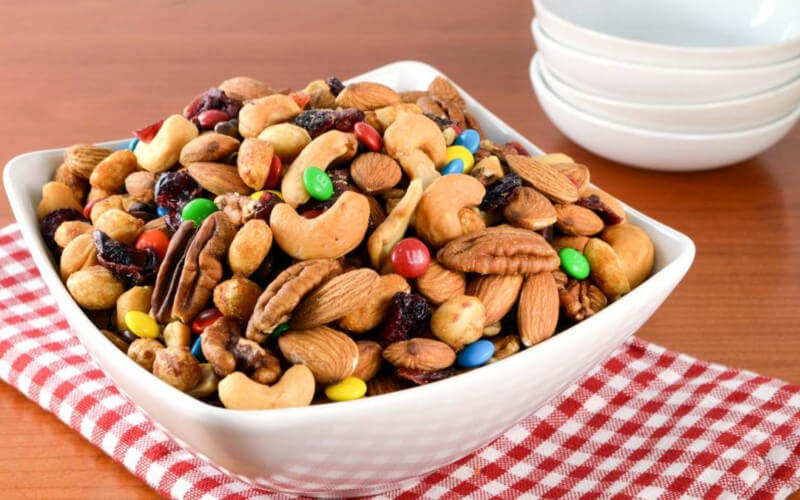 Nuts and Fruit Mixes: Sweet and Crunchy Healthy Snacks